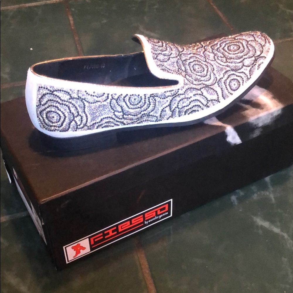 Shimmering Shoes - Picture 5 of 6
